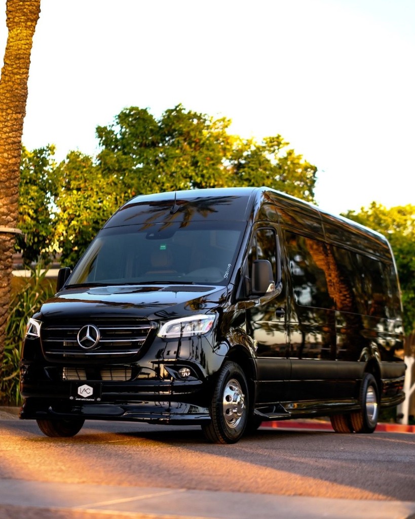 Mercedes-Benz Sprinter noir — grand minibus Anmodou Tours